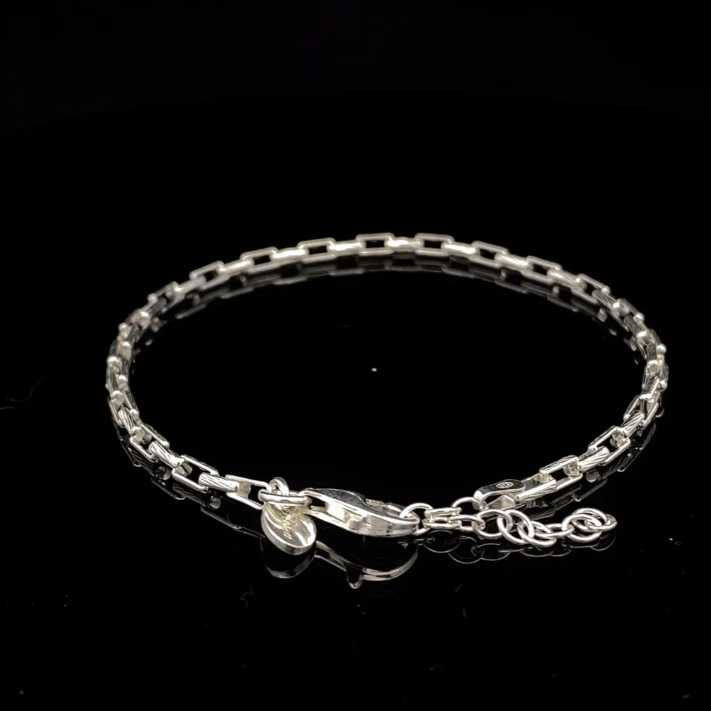 Pulsera de Plata Limada con Diseño Trenzado en Eslabones