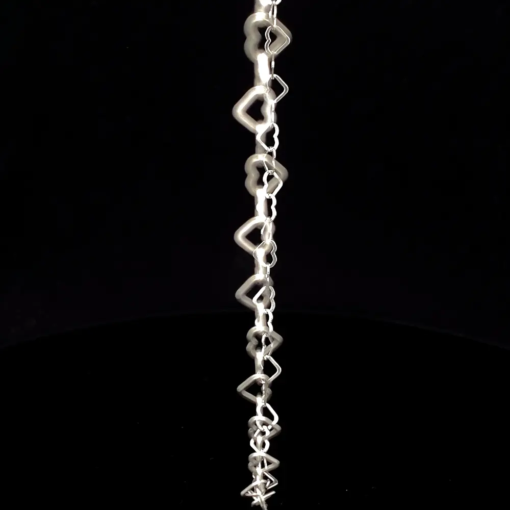Cadena de Plata con Corazones Continuos