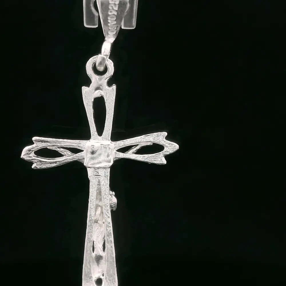Colgante de Plata Crucifijo Calado con Cristo