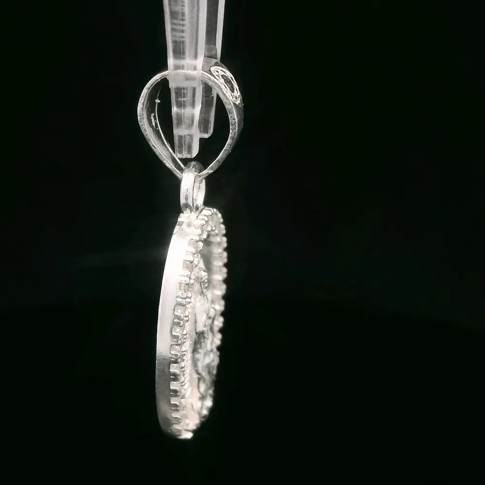 Colgante de Plata Virgen de Guadalupe Troquelada con Halo de Circones