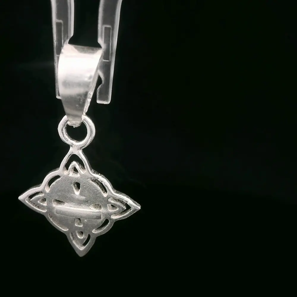 Colgante de Plata Nudo Cometa