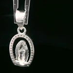 Colgante de Plata Virgen de Guadalupe Troquelada con Halo de Circones