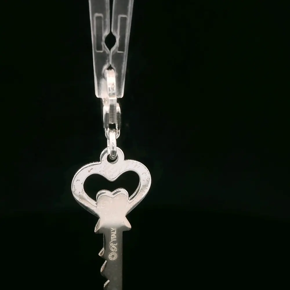Colgante de Plata Llave con Forma de Corazón Barroco