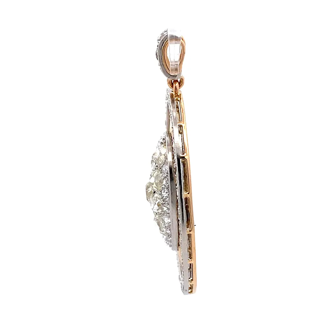 Colgante Oro 14K Ovalado con Diamantes