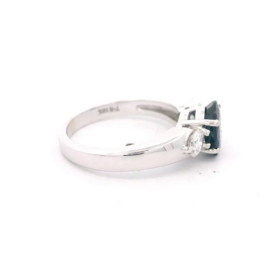 Anillo 18K Trilogy Zafiro y Diamantes