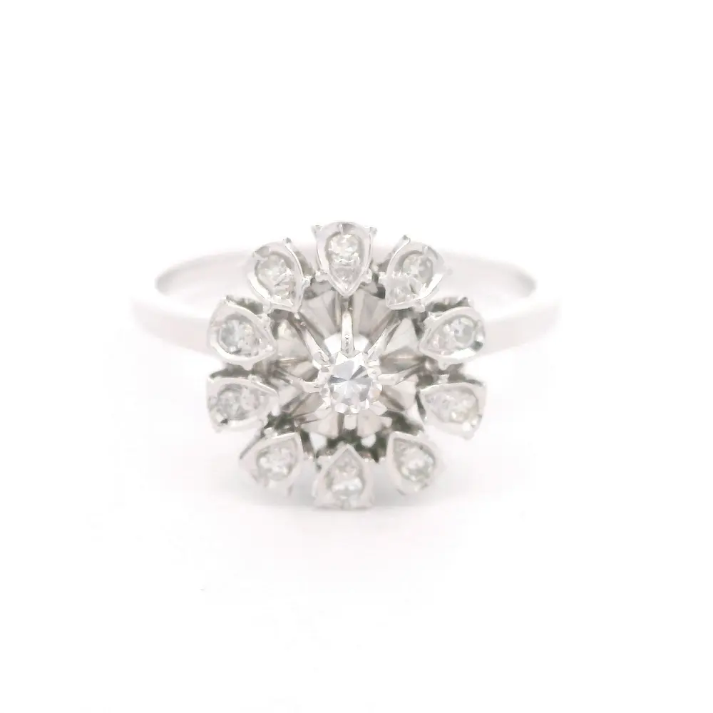 Anillo de Oro Blanco 18K Rodinado Rosetón con Diamantes