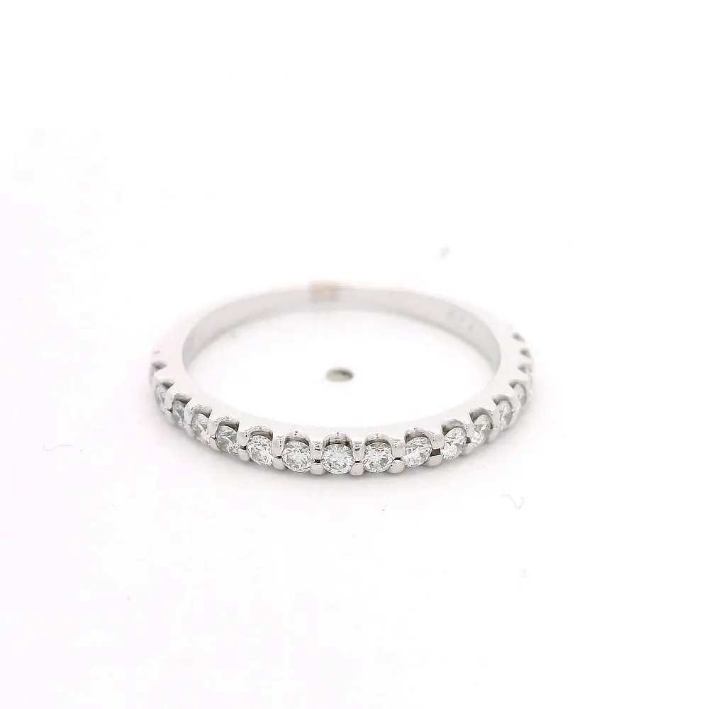 Anillo de Oro Blanco 18K con Diamantes