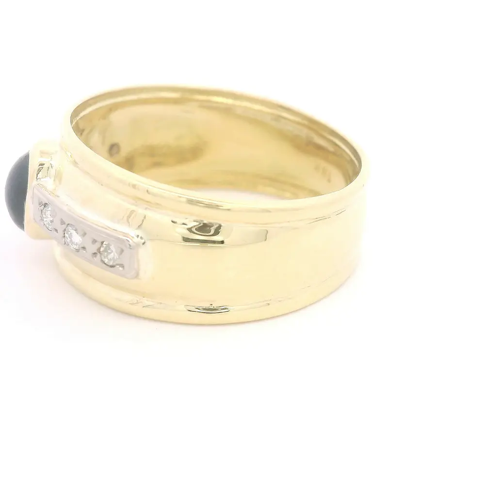 Anillo de Oro 18K Bombé con Diamantes y Zafiro Cabujón