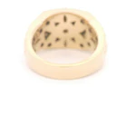 Anillo de Oro 18K Sello con Diamantes y Laterales Tallados