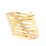 Anillo de Oro Amarillo 18K Ondulado Calado con Diamantes