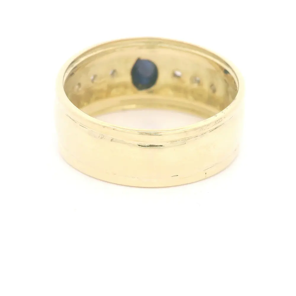 Anillo de Oro 18K Bombé con Diamantes y Zafiro Cabujón