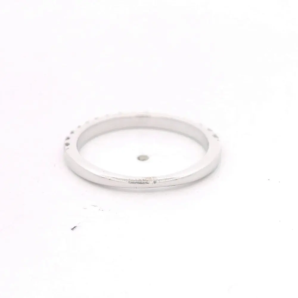 Anillo de Oro Blanco 18K con Diamantes