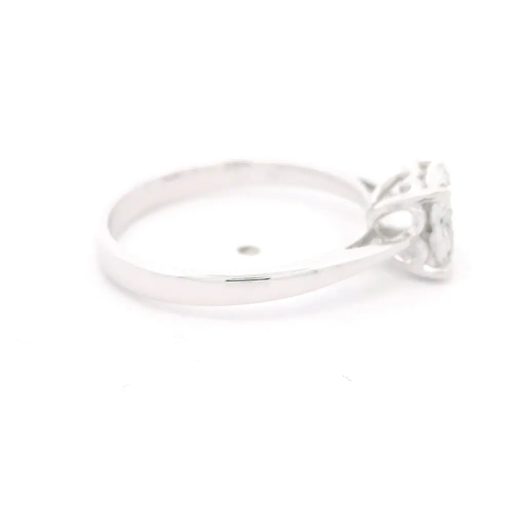 Anillo de Oro Blanco 18K Rodinado Halo con Diamantes