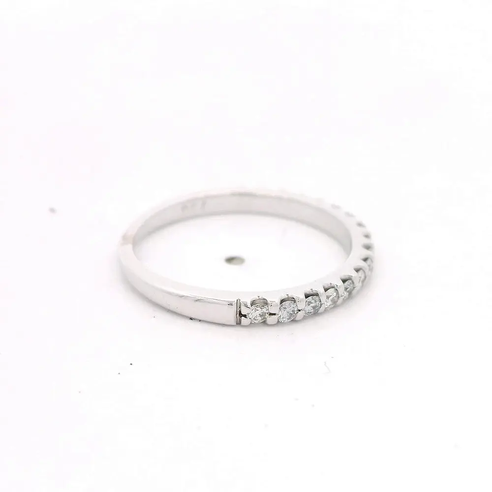 Anillo de Oro Blanco 18K con Diamantes