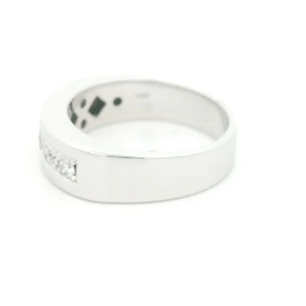 Anillo de Oro Blanco 18K Cintillo Rodinado con 7 Diamantes Naturales