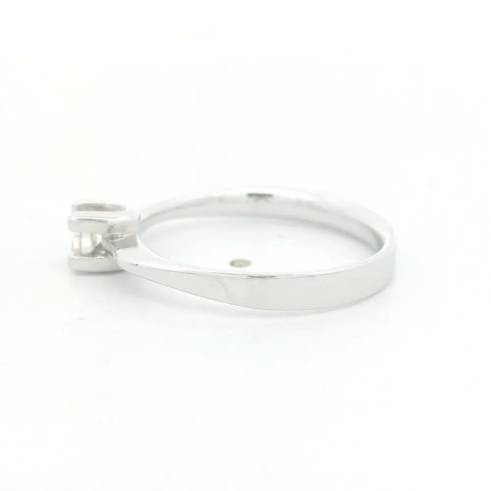 Anillo de Oro Blanco 18K Solitario Rodinado con Diamante Natural