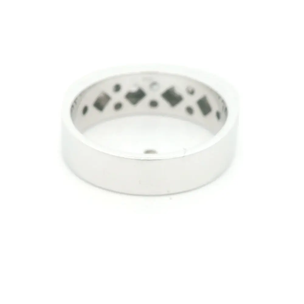 Anillo de Oro Blanco 18K Cintillo Rodinado con 7 Diamantes Naturales