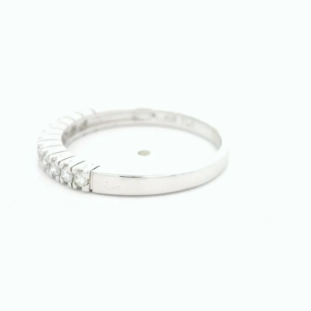 Anillo Oro 18K Cintillo con Diamantes
