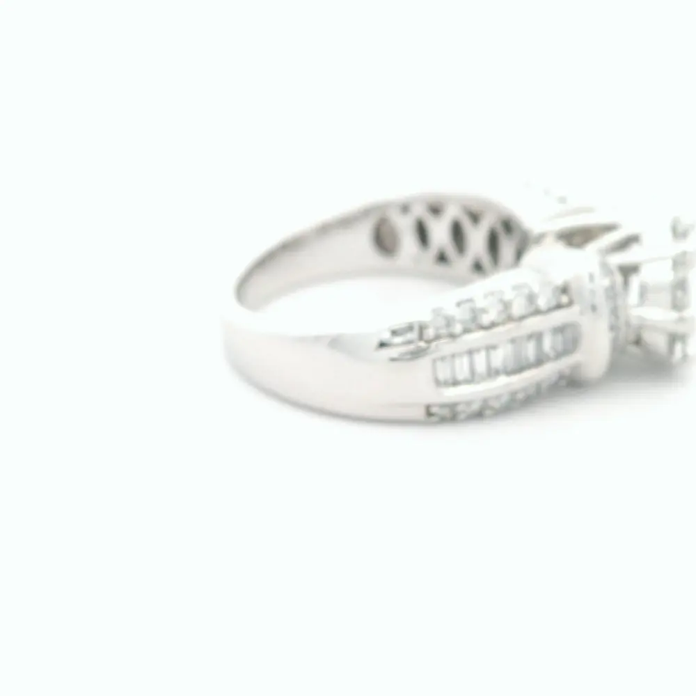 Anillo Oro 14K Flor con Diamantes