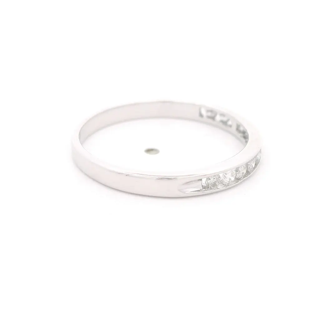 Anillo Oro 18K Cintillo con Diamantes