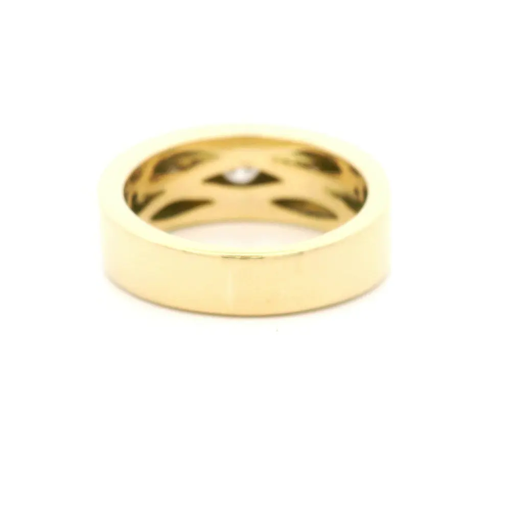 Anillo Oro 18K Semi Bombe con Moissanita
