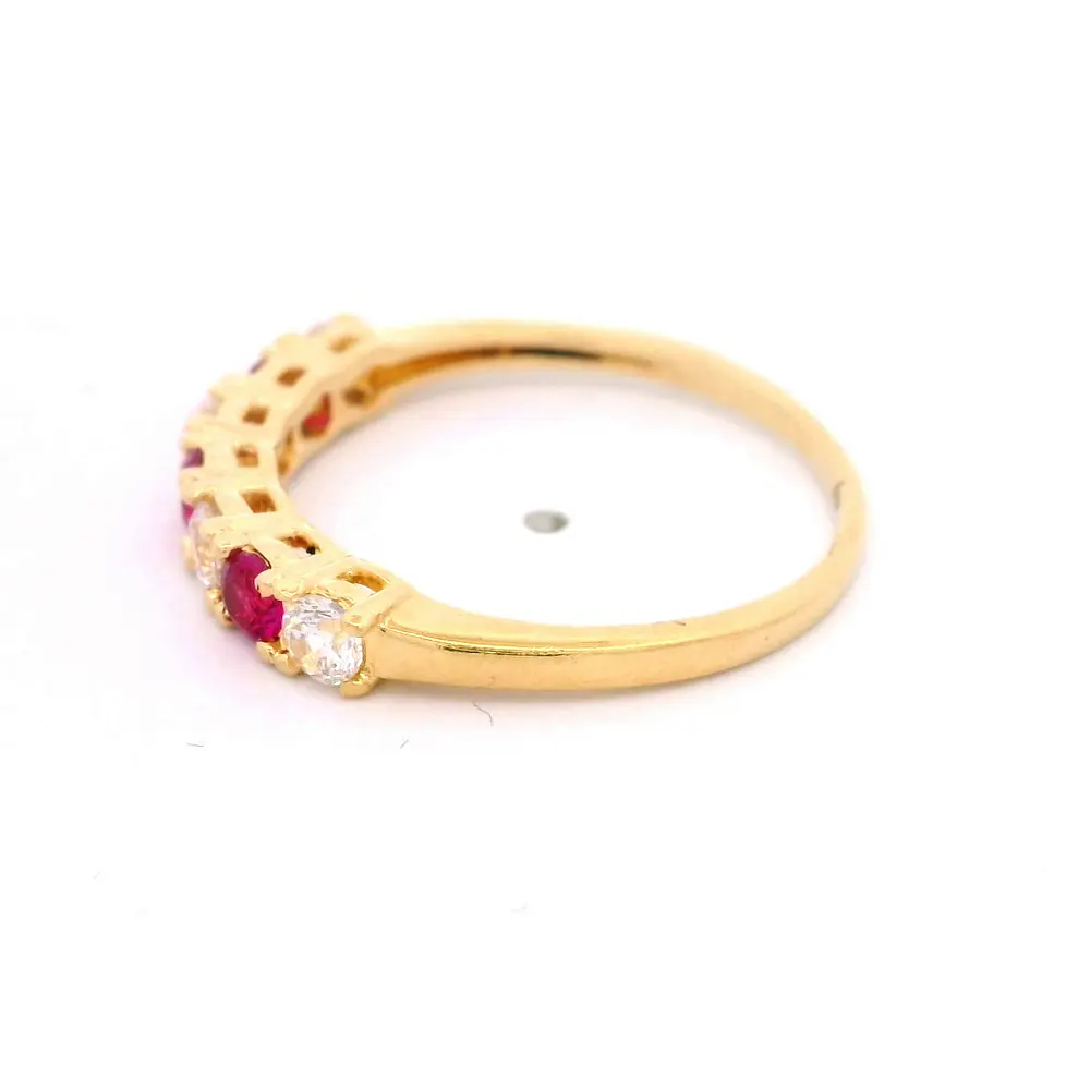 Anillo de Oro Amarillo 18K Cintillo con 4 MCP Incoloras y 3 MCP Fucsias