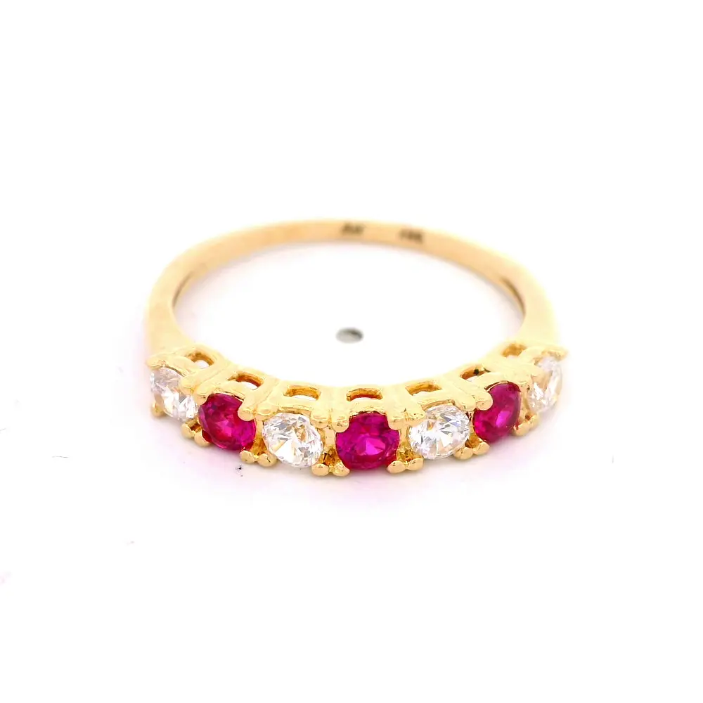 Anillo de Oro Amarillo 18K Cintillo con 4 MCP Incoloras y 3 MCP Fucsias