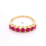 Anillo de Oro Amarillo 18K Cintillo con 7 MCP Fucsias