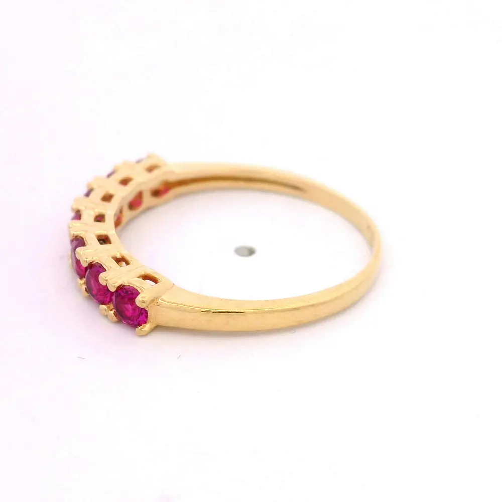 Anillo de Oro Amarillo 18K Cintillo con 7 MCP Fucsias