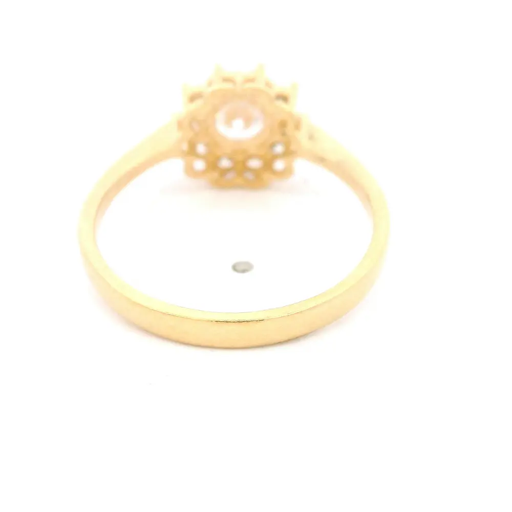 Anillo de Oro Amarillo 18K Flor con 1P Incolora y MCP Incoloras