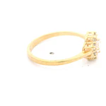 Anillo de Oro Amarillo 18K Flor con 1P Incolora y MCP Incoloras