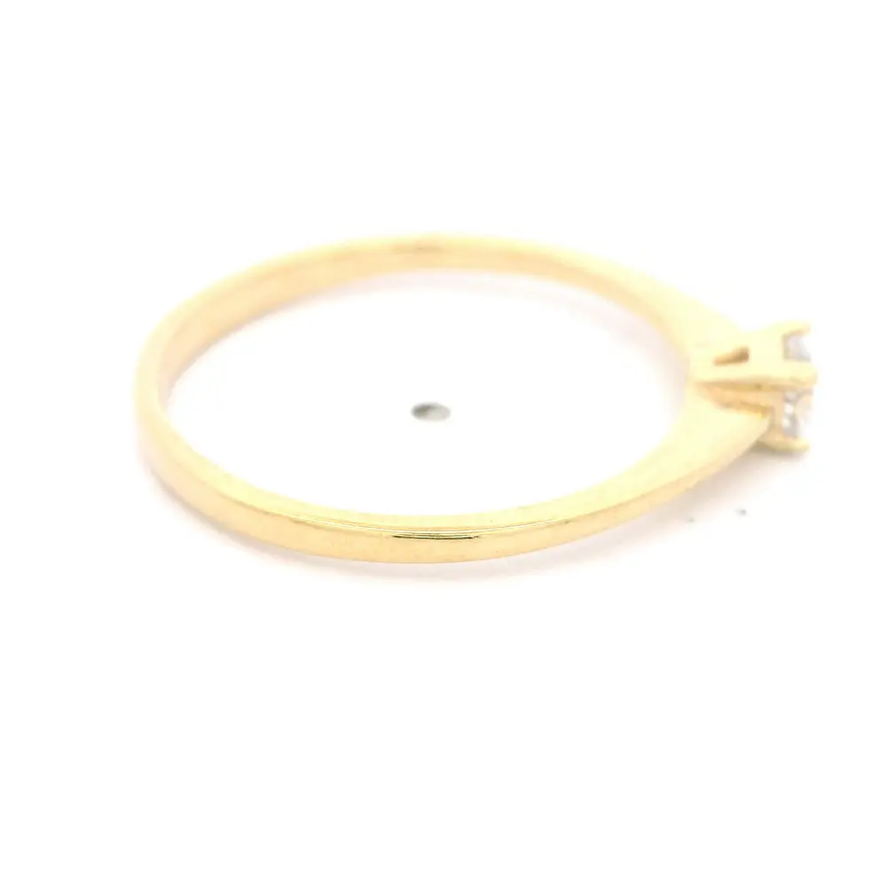 Anillo de Oro Amarillo 18K Solitario con 1P Incolora