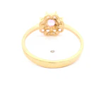 Anillo de Oro Amarillo 18K Flor con 1P Rosada y MCP Incoloras