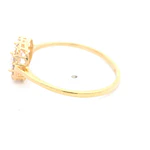 Anillo de Oro Amarillo 18K Cuadrado con 1P Incolora y MCP Incoloras