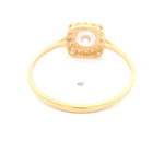 Anillo de Oro Amarillo 18K Cuadrado con 1P Incolora y MCP Incoloras