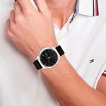 Reloj Tommy Hilfiger Norris Código 1710617 para Hombre – Correa de Silicona Negra y Caja de Acero Inoxidable