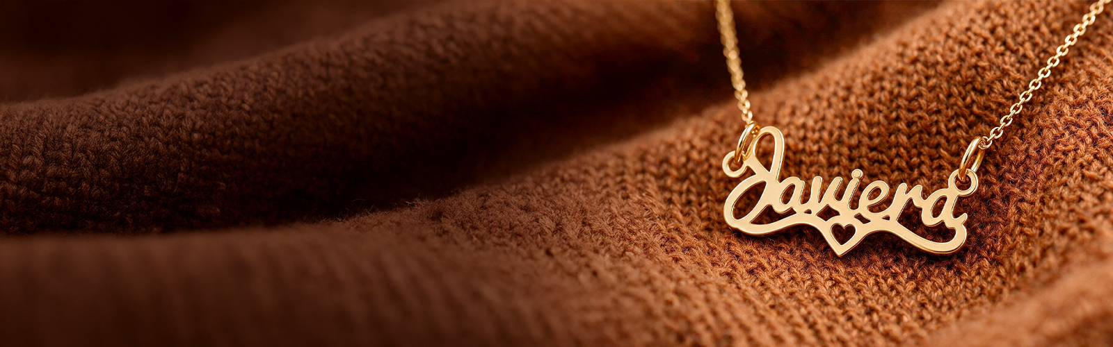 Tu Nombre en un Colgante en Aurus Joyería