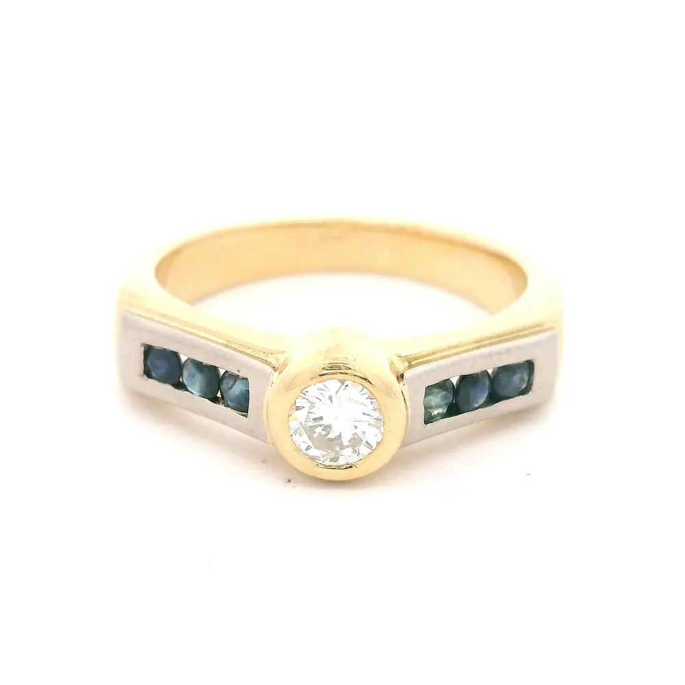 Anillo Cintillo Triangular de Oro Amarillo 18K con Diamante