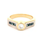 Anillo Cintillo Triangular de Oro Amarillo 18K con Diamante