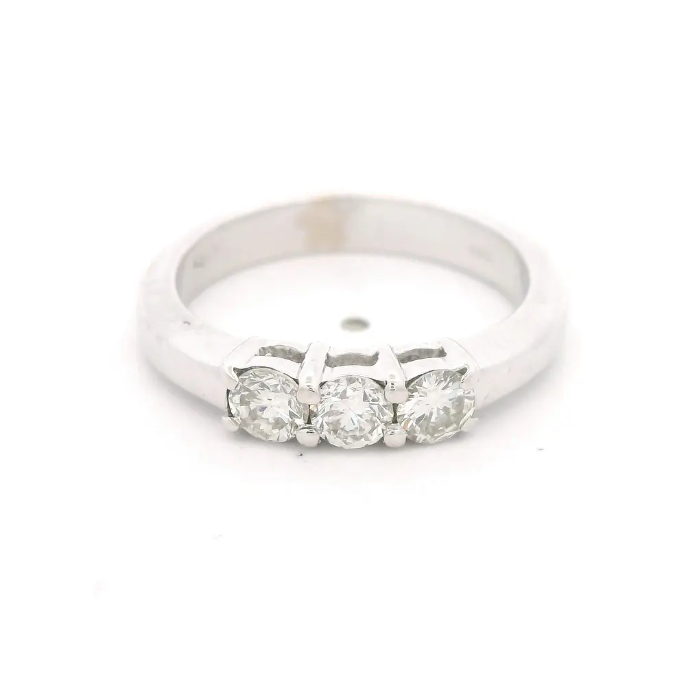 Anillo Cintillo Rodinado de Oro Blanco 18K con 3 Diamantes