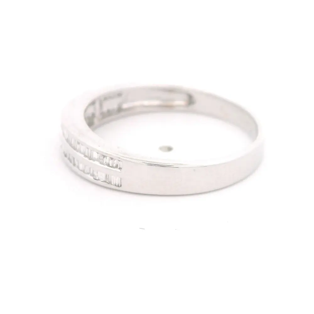 Anillo Cintillo de Oro Blanco 18K con 62 Diamantes Naturales