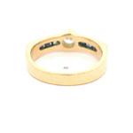 Anillo Cintillo Triangular de Oro Amarillo 18K con Diamante