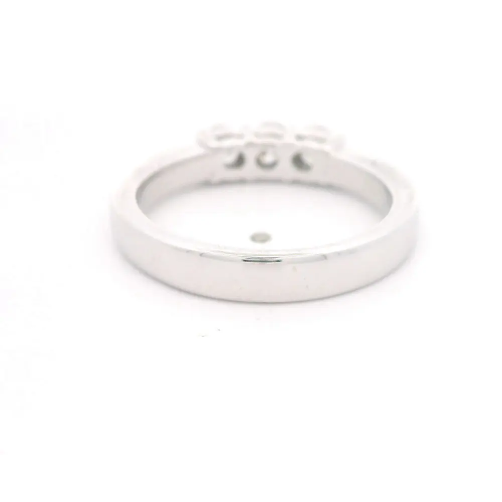 Anillo Cintillo Rodinado de Oro Blanco 18K con 3 Diamantes
