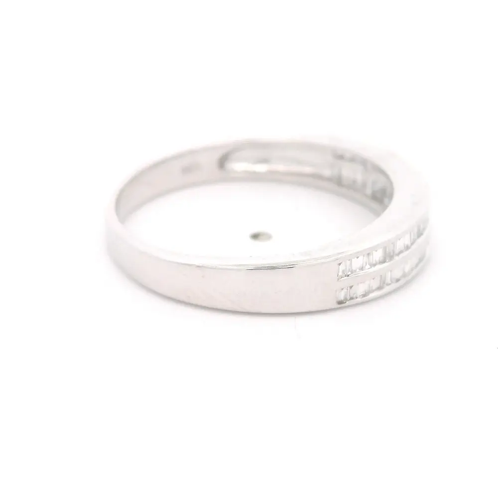 Anillo Cintillo de Oro Blanco 18K con 62 Diamantes Naturales