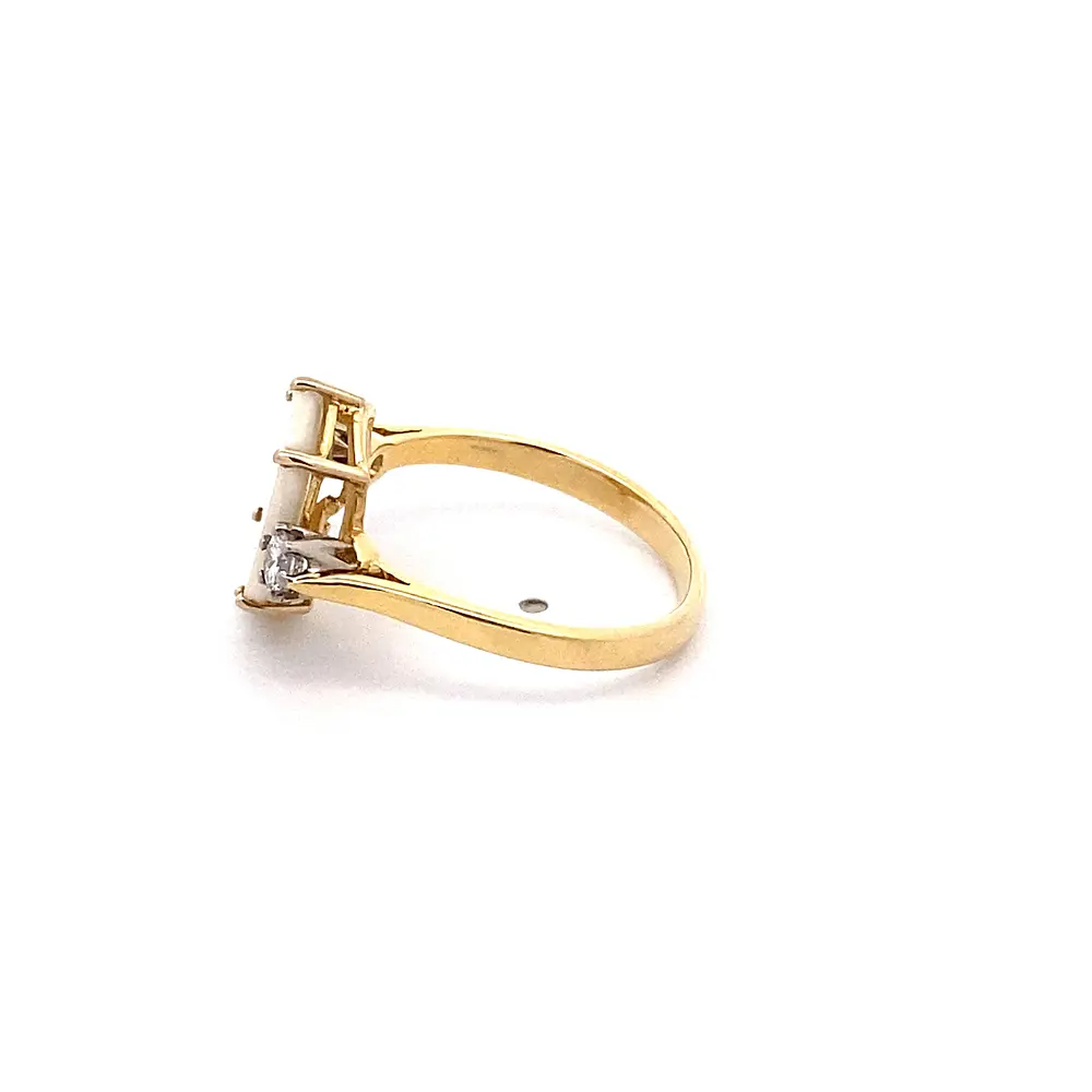 Anillo Sello de Oro Amarillo 18K con Nácar y 2 Diamantes Naturales
