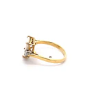 Anillo Sello de Oro Amarillo 18K con Nácar y 2 Diamantes Naturales