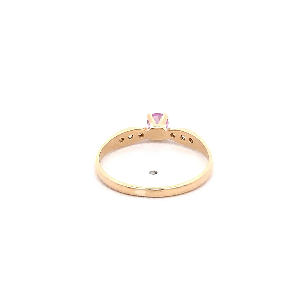 Anillo Solitario de Oro Amarillo 18K con Piedra Rosada e Incoloras