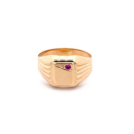 Anillo Sello de Oro Amarillo 18K con Piedra Fucsia y Tallado Lateral