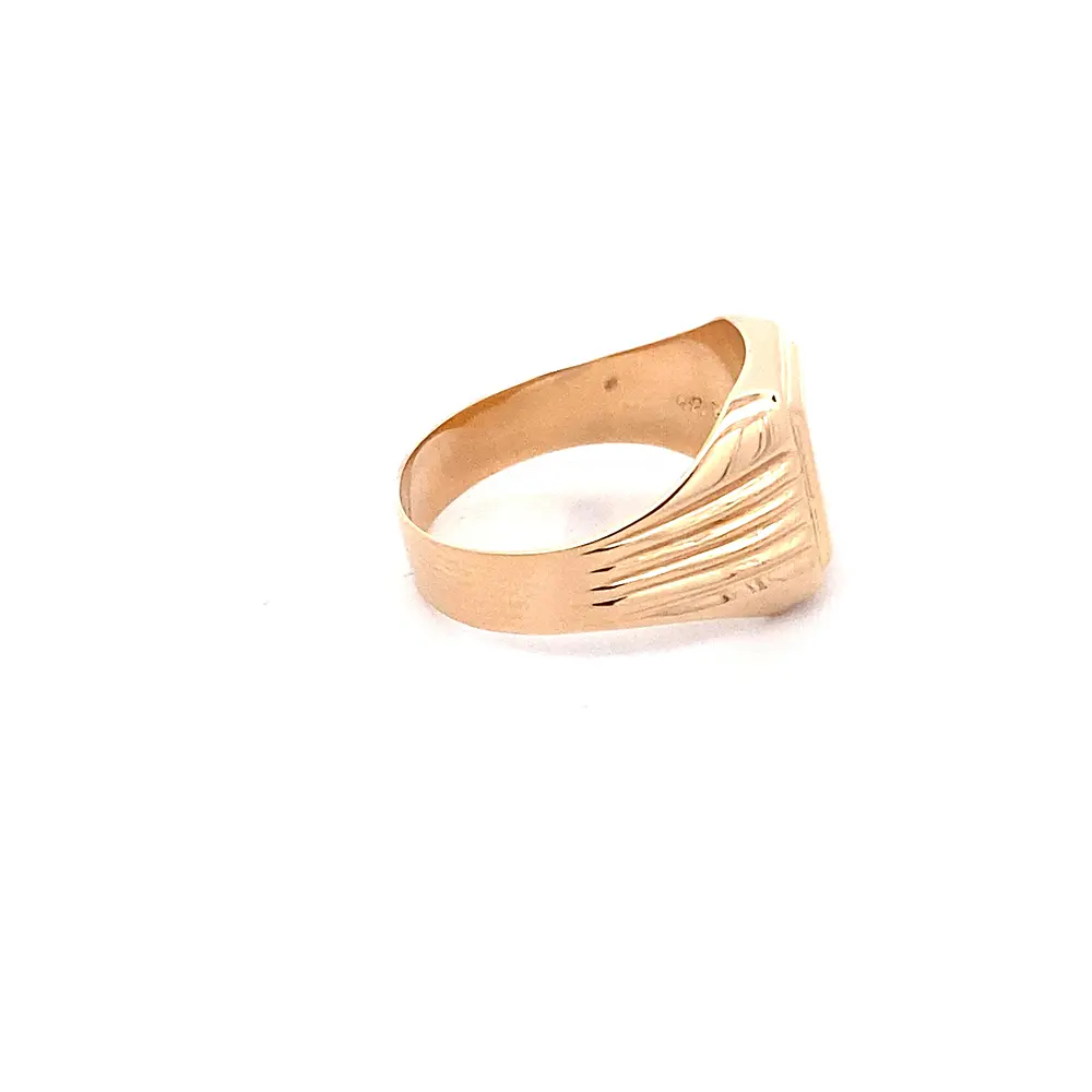 Anillo Sello con Tallado Lateral de Oro Amarillo 18K