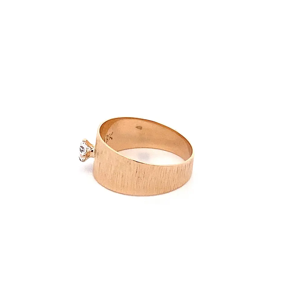 Anillo Bombé de Oro Amarillo 18K con Piedra Incolora